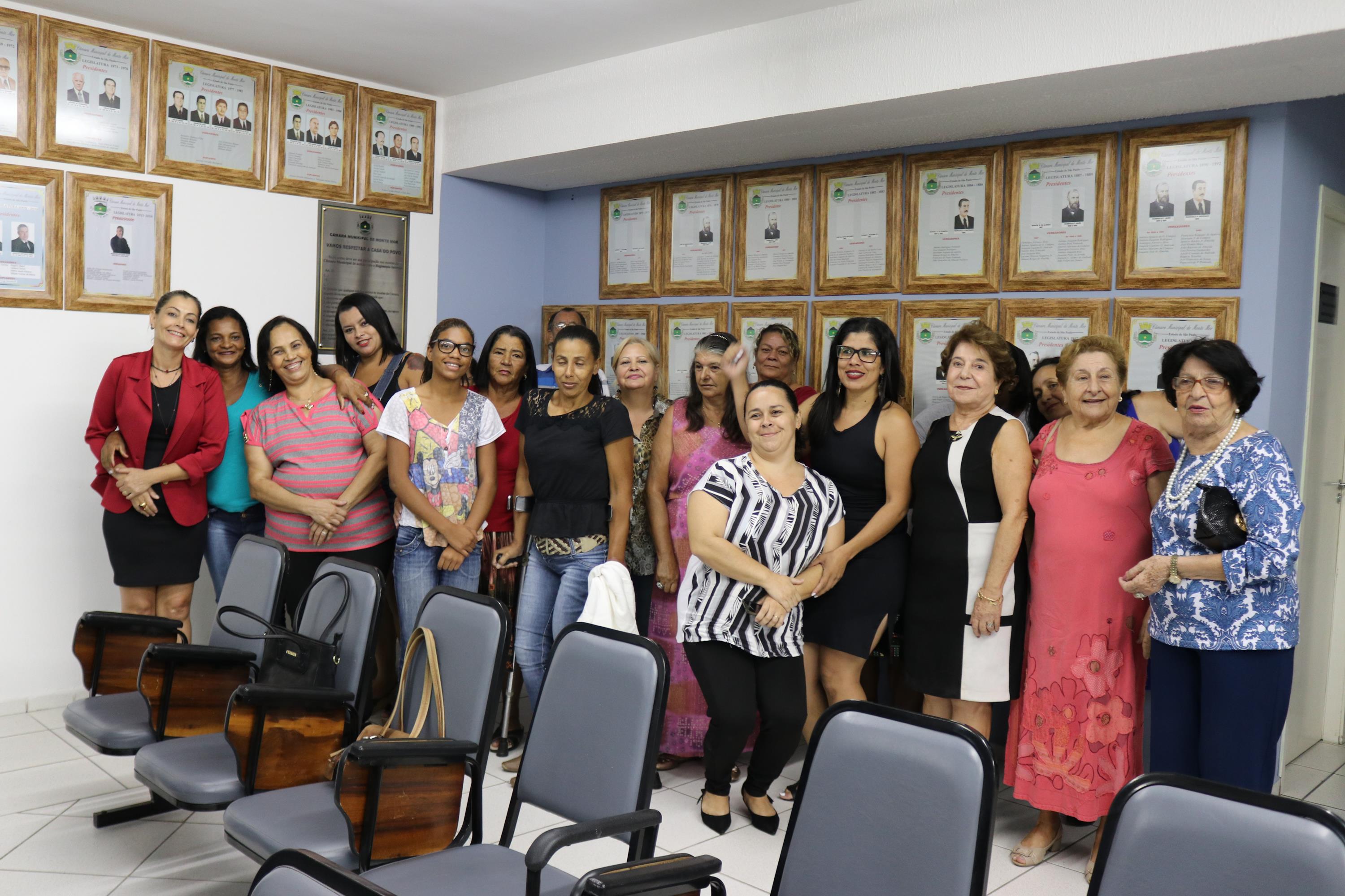 Por unanimidade, vereadores aprovam projeto que institui a Semana Municipal de Educação para os Direitos da Mulher