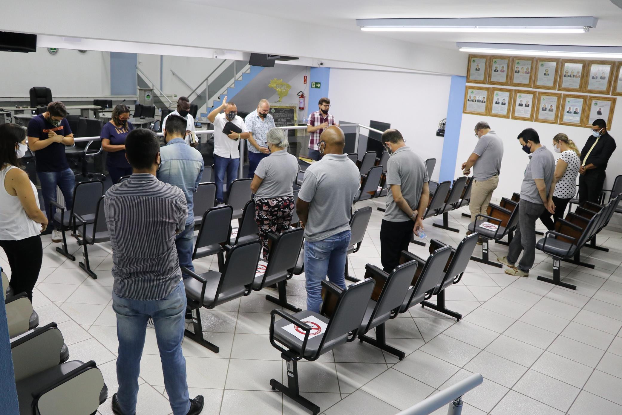 Com a presença do presidente e de servidores da Câmara, pastores evangélicos promovem momento de oração no Plenário