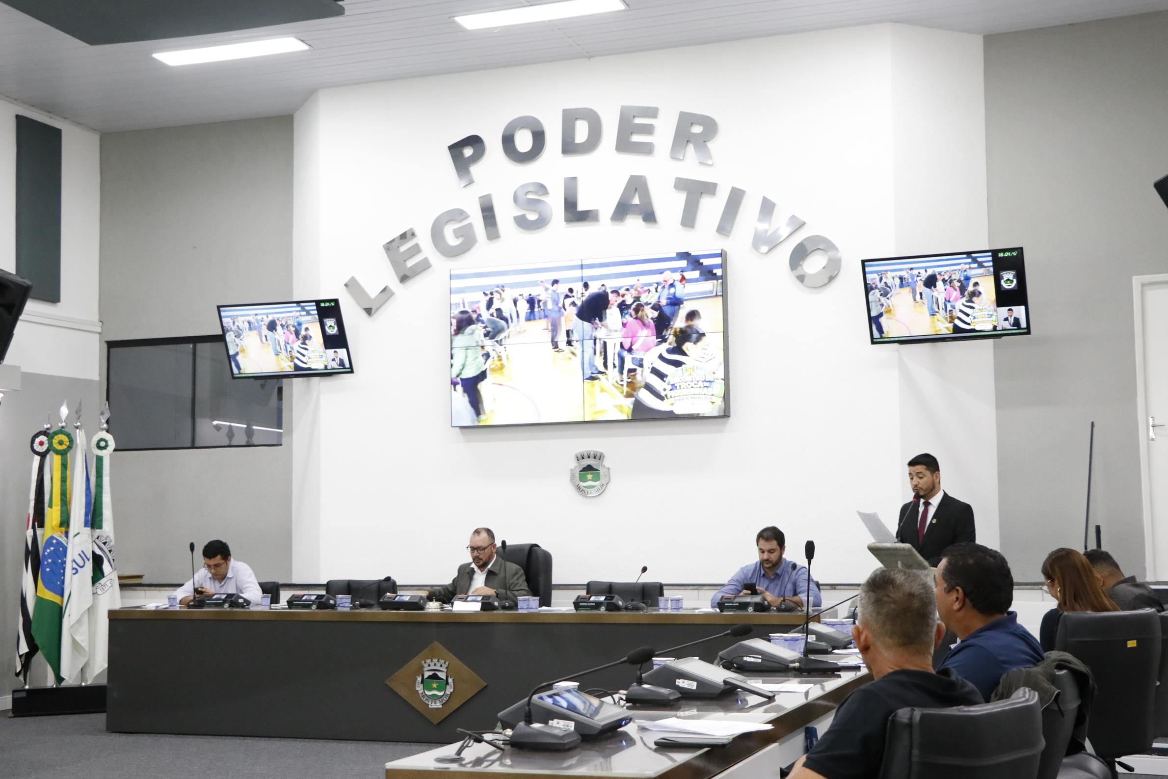Alexandre leu a Moção de Aplausos; imagens da Troca de Figurinhas foram exibidas