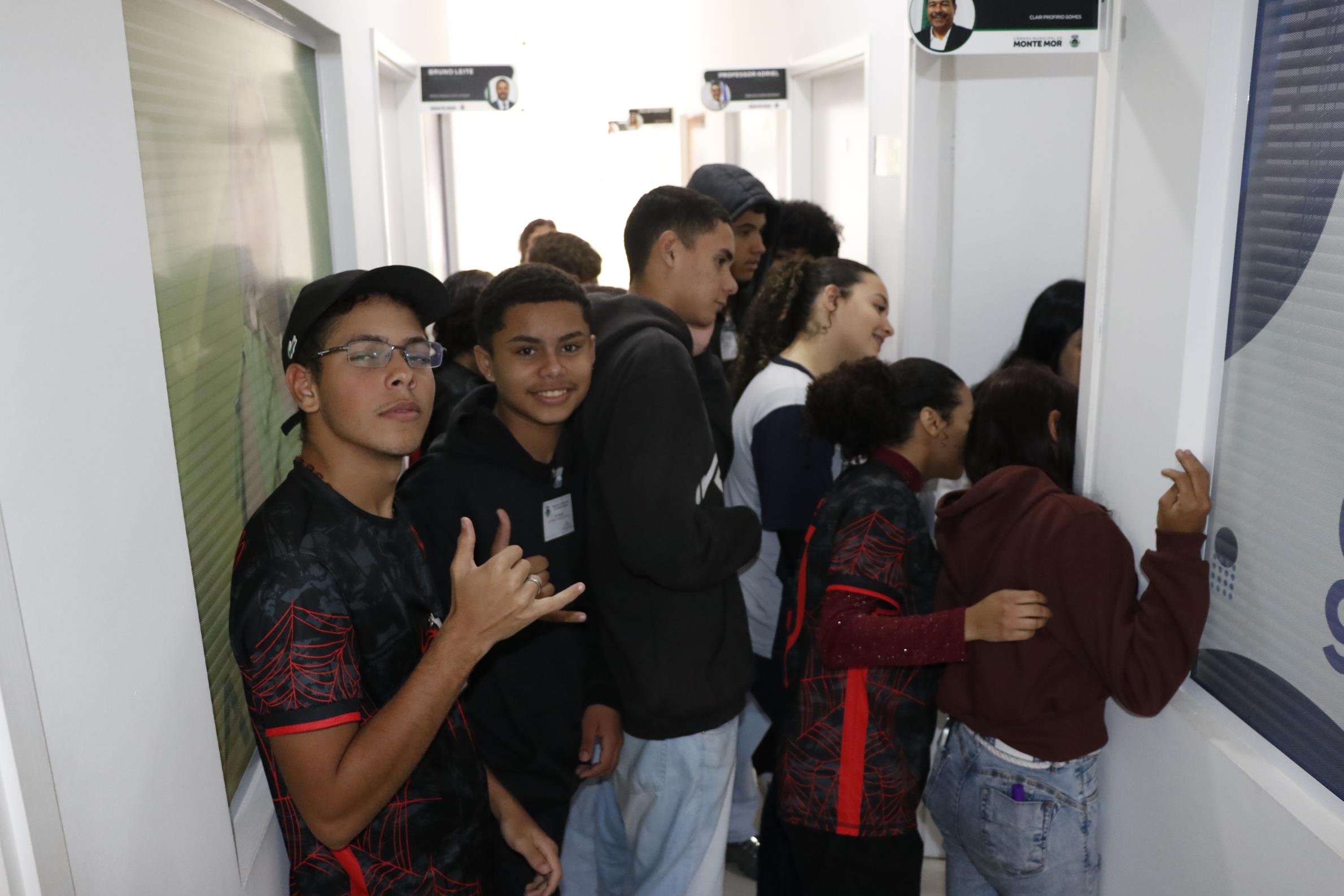 Estudantes conheceram as dependências da Câmara, como gabinetes de vereadores