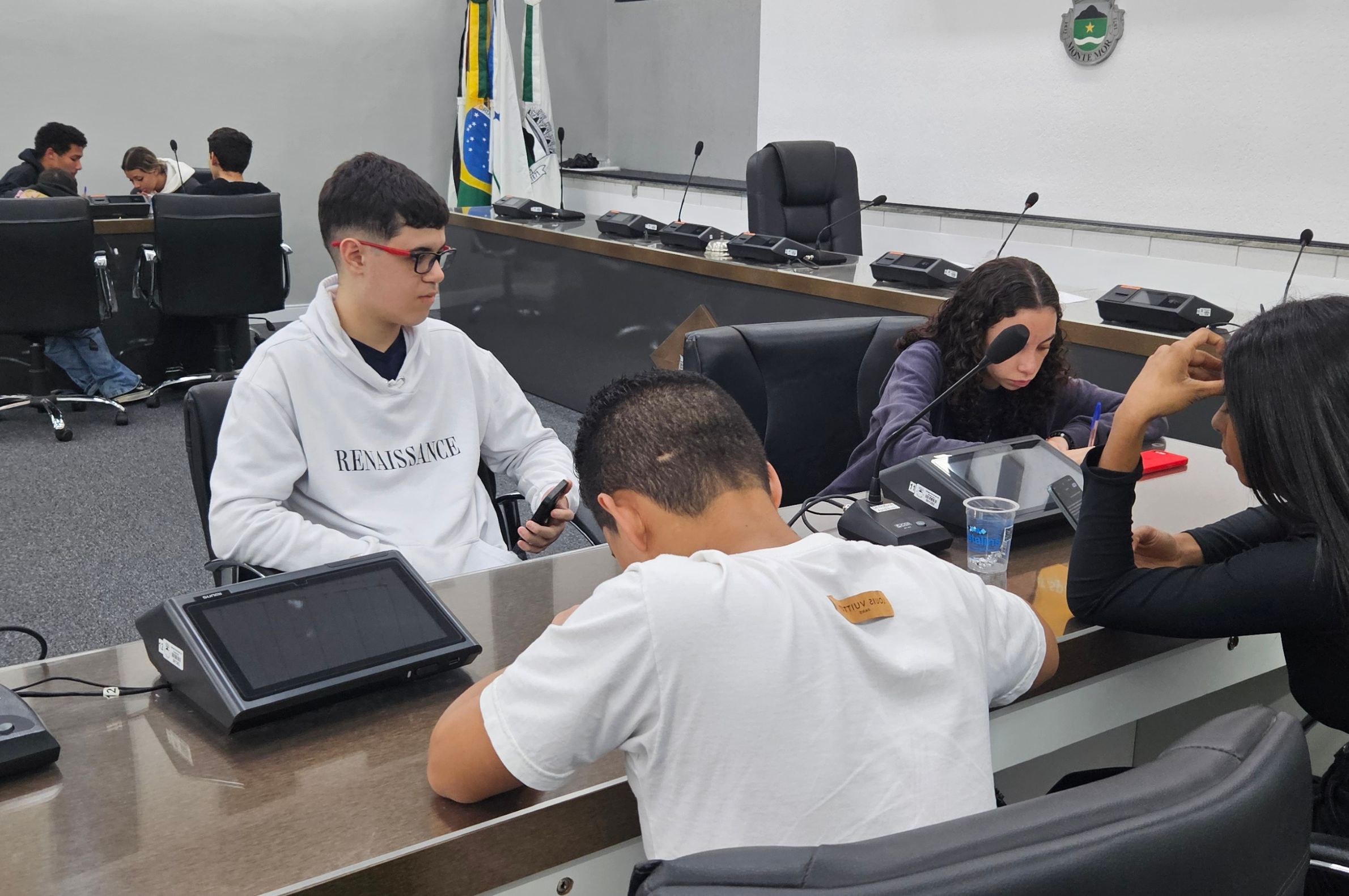  Jovens vereadores se dividiram em grupos para debater a degradação ambiental