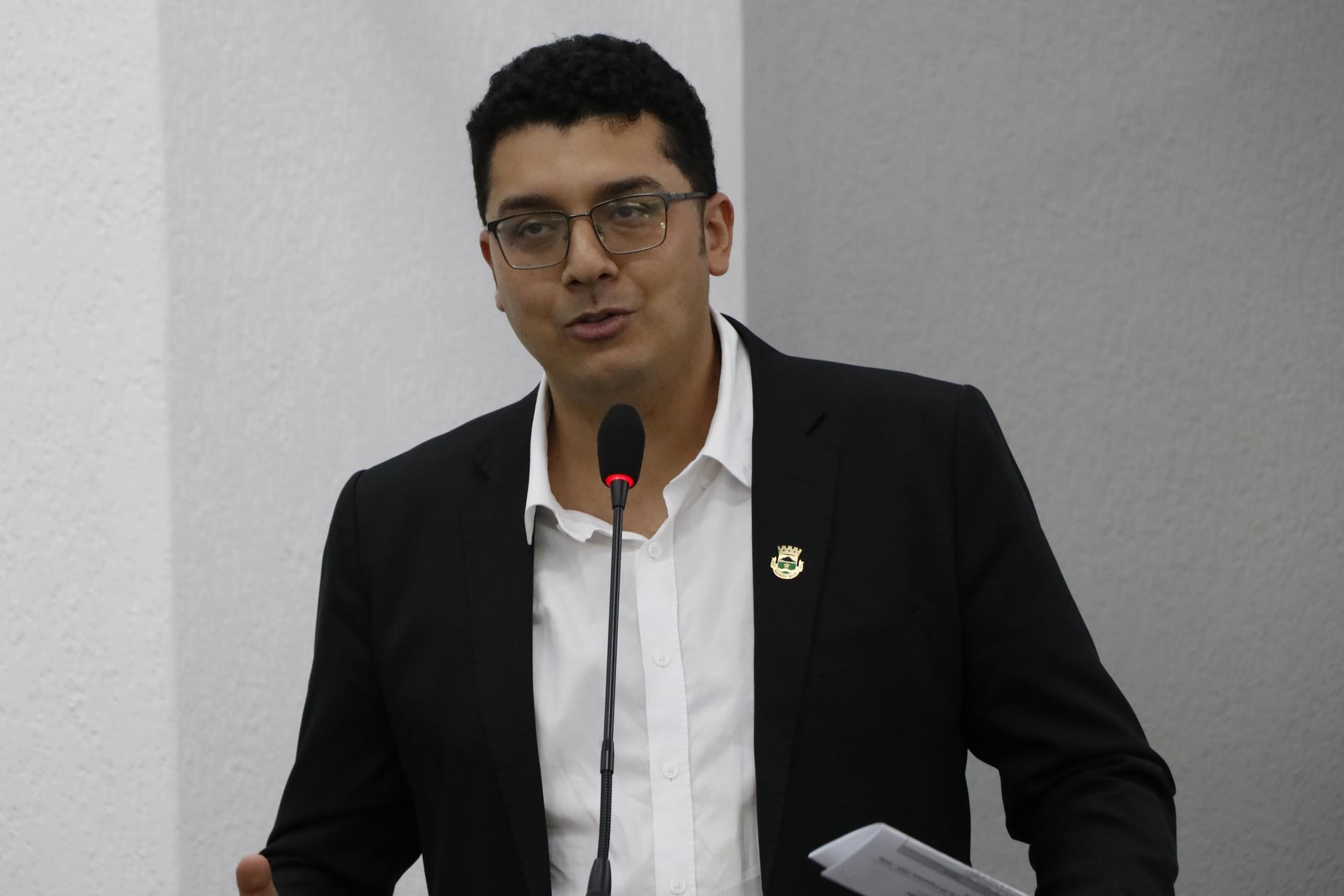 Segundo Adriel, alimentos são entregues no formato de “kits de cestas básicas montadas”