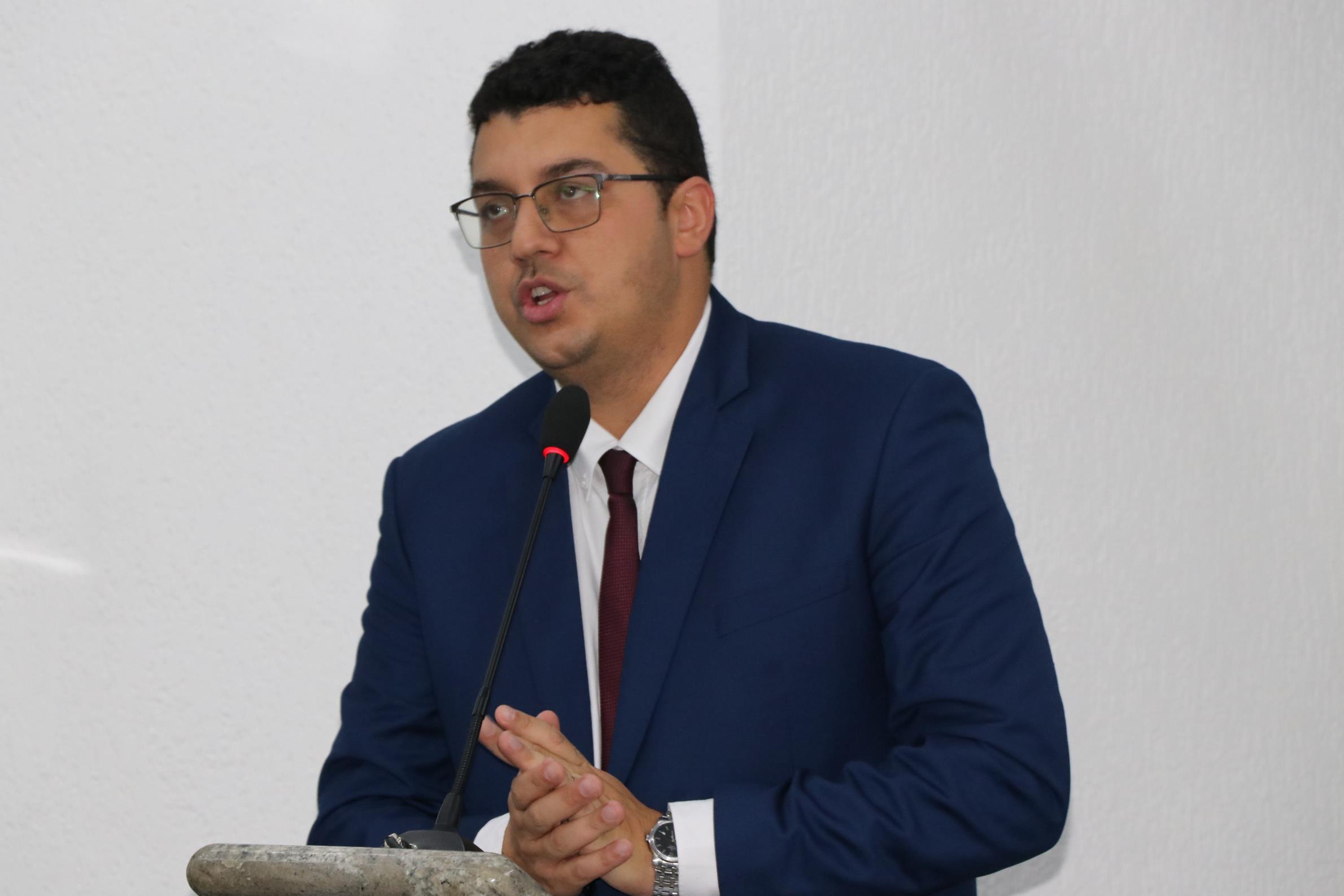 Adriel disse que recebeu denúncias sobre “violências diversas” praticadas contra servidores