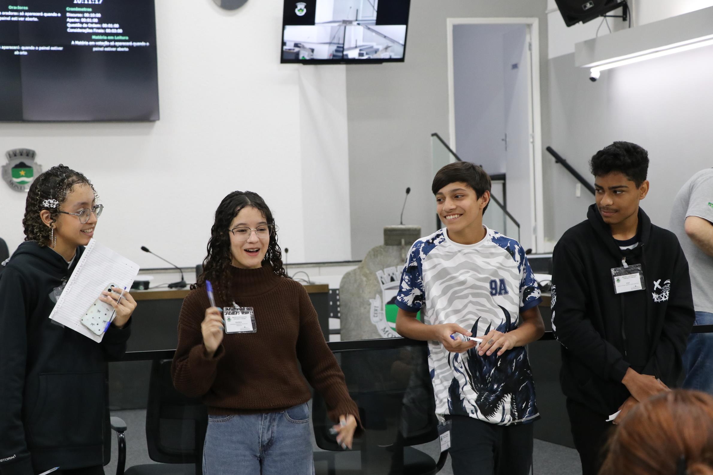 Os estudantes simularam uma eleição para Mesa Diretora e uma sessão plenária